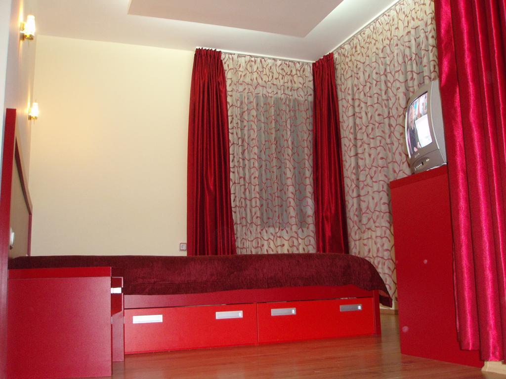 Mania Guest House คาโลเฟอร์ ห้อง รูปภาพ