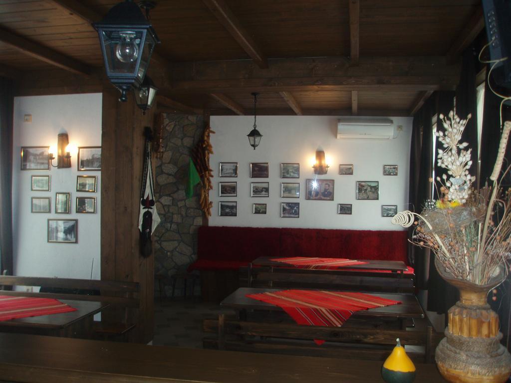 Mania Guest House คาโลเฟอร์ ห้อง รูปภาพ