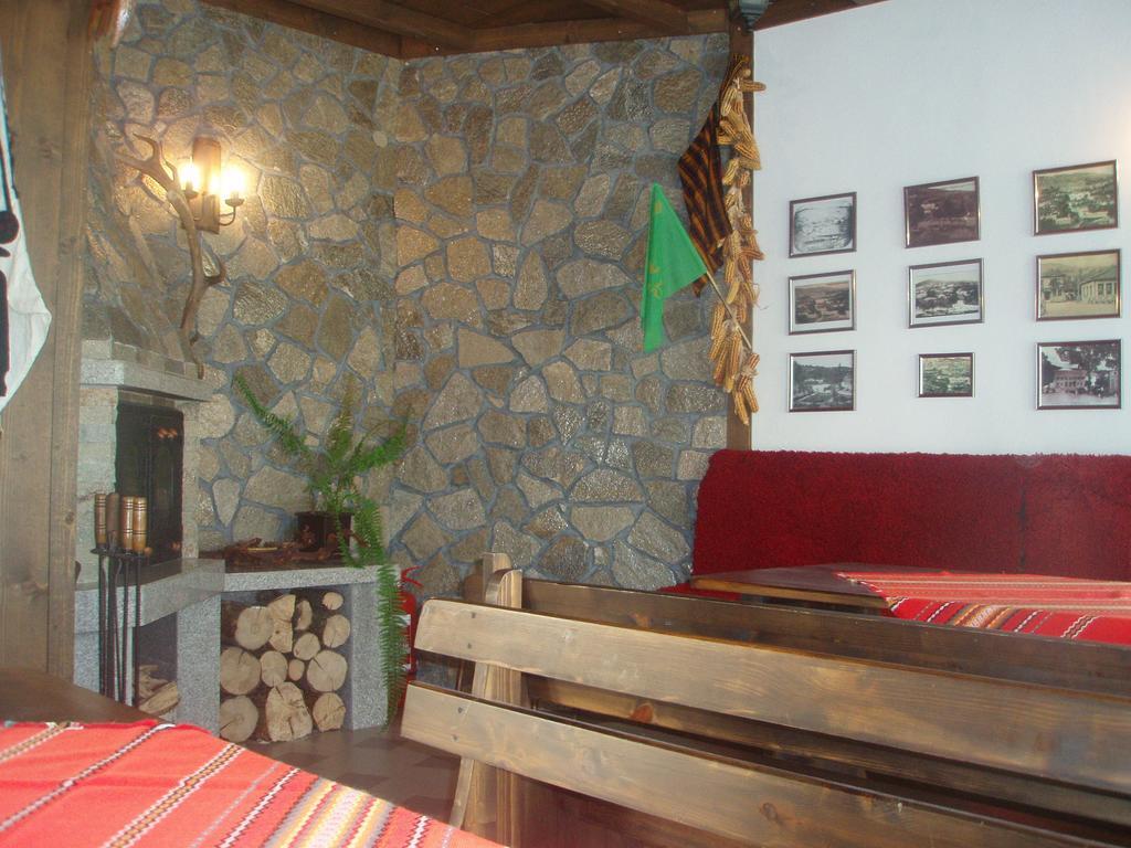 Mania Guest House คาโลเฟอร์ ภายนอก รูปภาพ