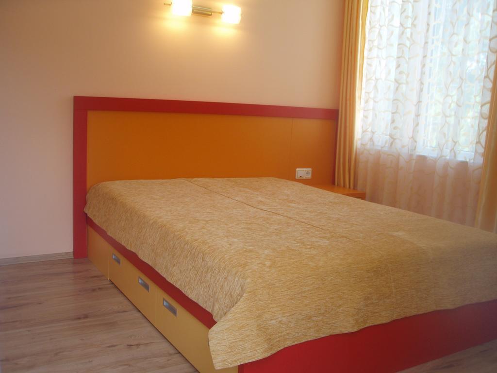 Mania Guest House คาโลเฟอร์ ห้อง รูปภาพ