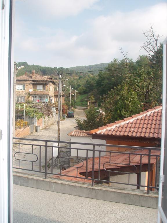 Mania Guest House คาโลเฟอร์ ภายนอก รูปภาพ
