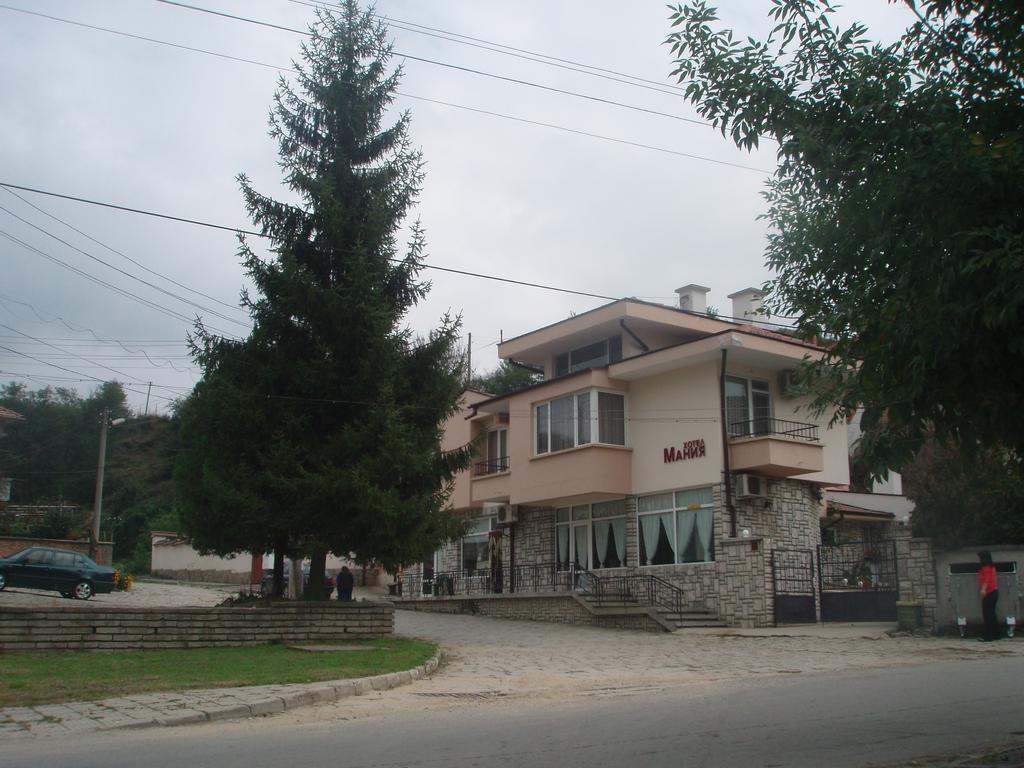 Mania Guest House คาโลเฟอร์ ภายนอก รูปภาพ