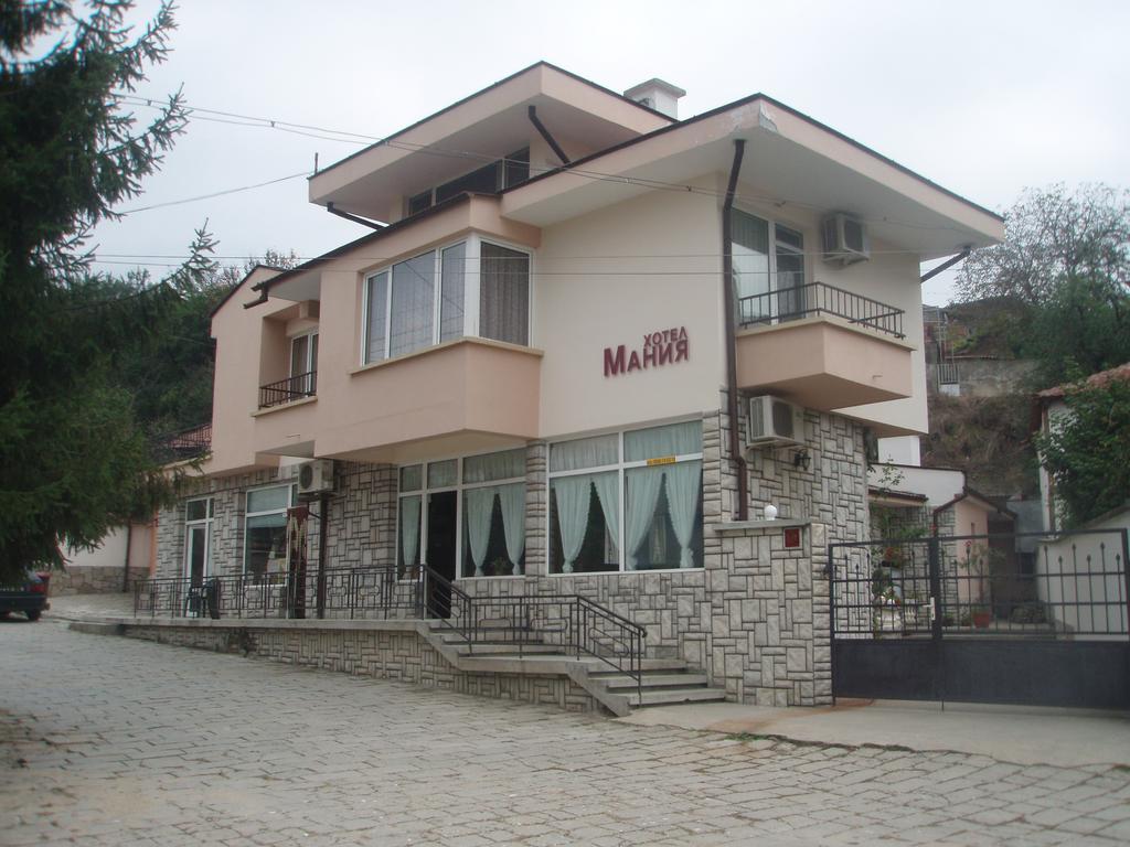 Mania Guest House คาโลเฟอร์ ภายนอก รูปภาพ