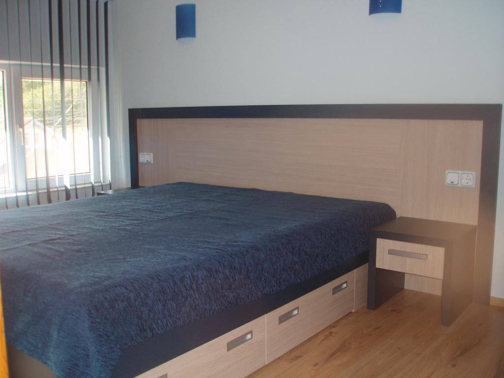 Mania Guest House คาโลเฟอร์ ห้อง รูปภาพ
