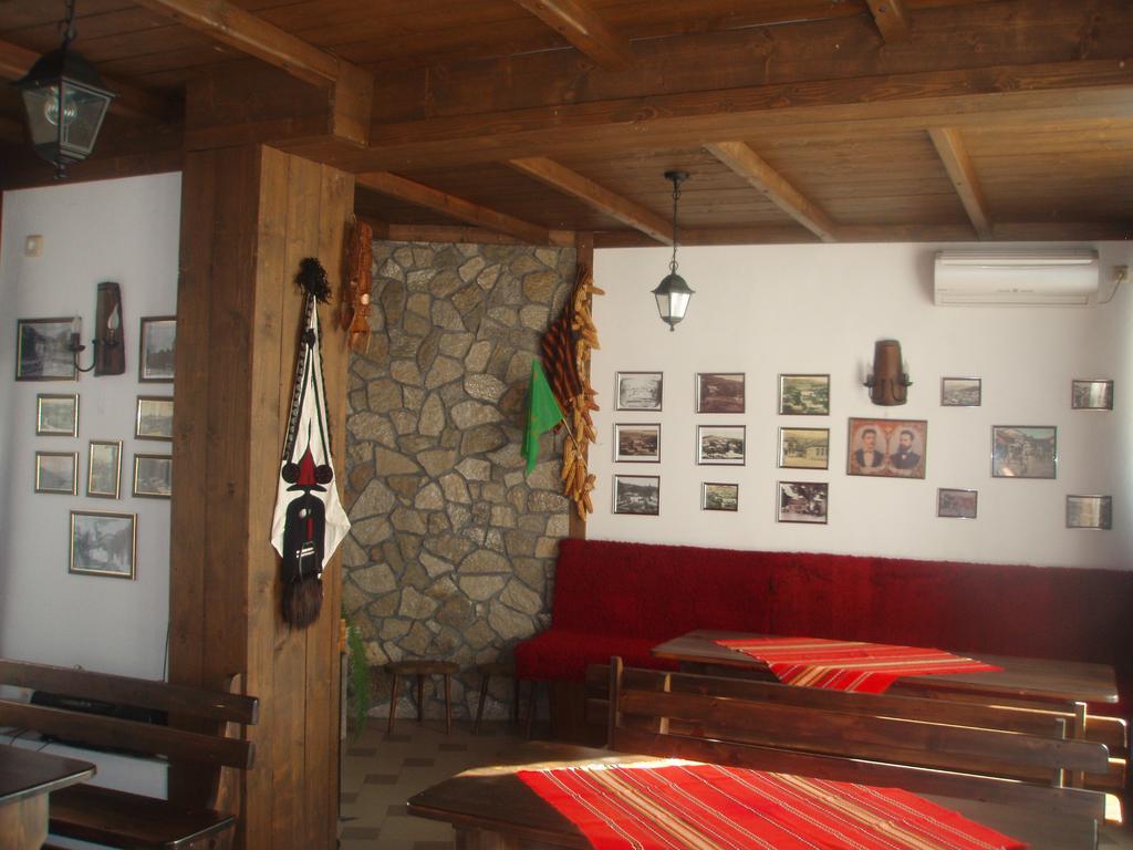 Mania Guest House คาโลเฟอร์ ภายนอก รูปภาพ