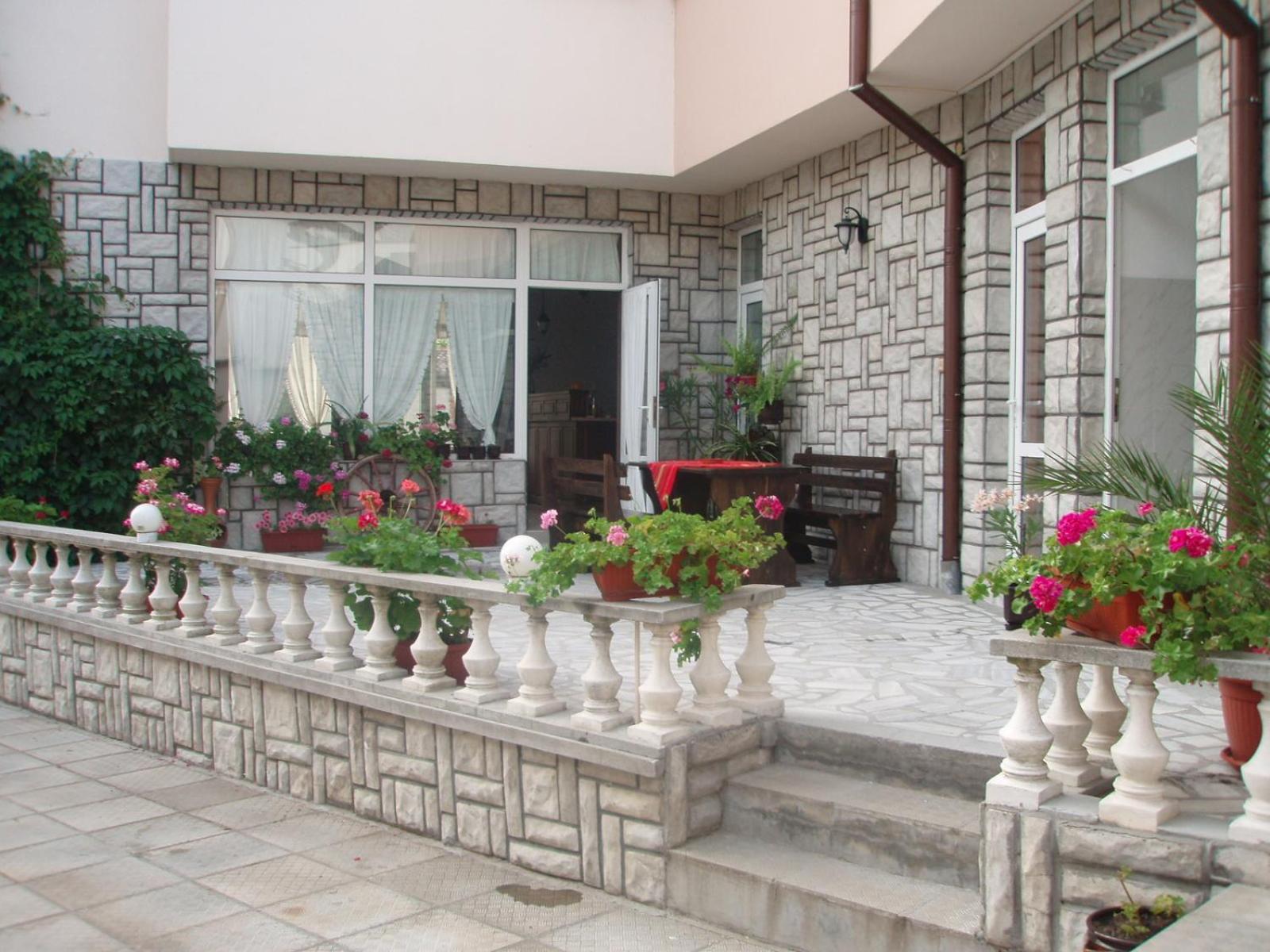 Mania Guest House คาโลเฟอร์ ภายนอก รูปภาพ