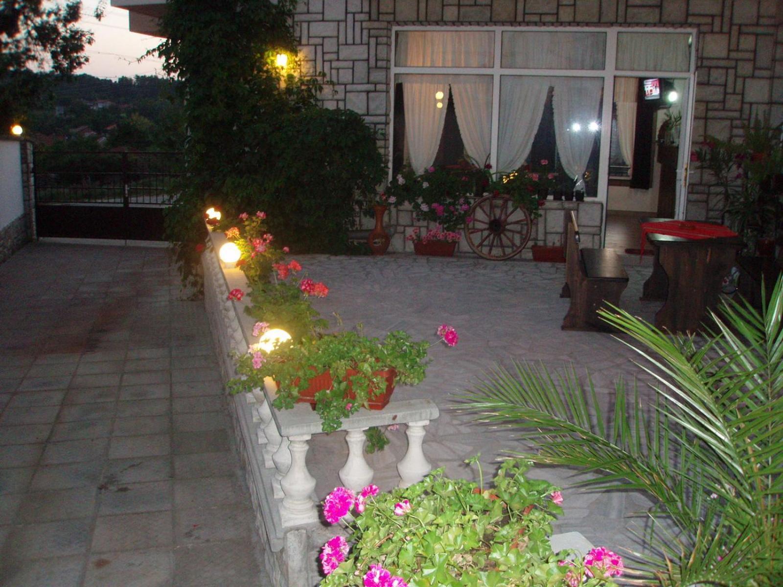Mania Guest House คาโลเฟอร์ ภายนอก รูปภาพ