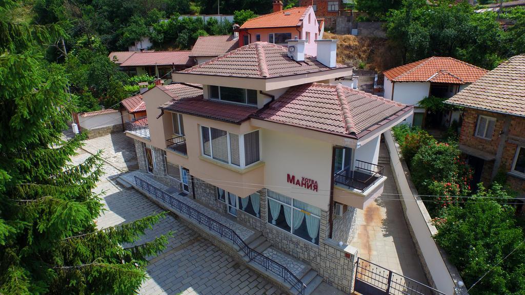 Mania Guest House คาโลเฟอร์ ภายนอก รูปภาพ